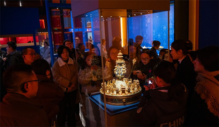 故宮博物院藏宮廷琺琅器精品展在廣安市博物館開展。王林攝