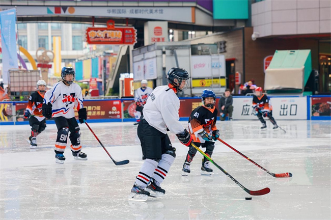 成都市第七届冰雪运动季系列活动暨锦江区冰雪嘉年华活动现场。主办方供图