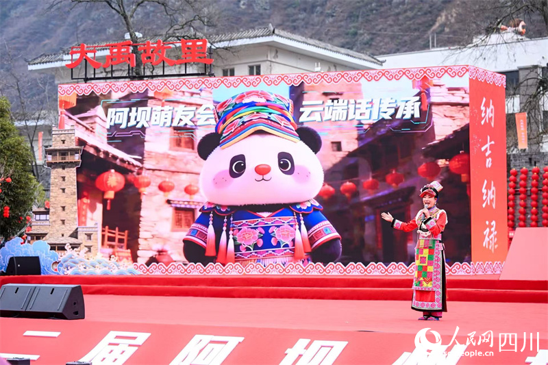 网络知名人士推介当地资源。人民网记者 王波摄
