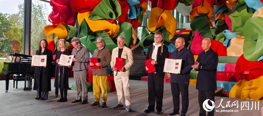 藝術品捐贈儀式。人民網記者 劉海天攝