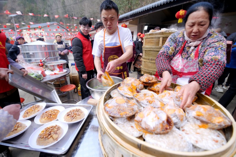 新鮮美食出籠。張文良供圖