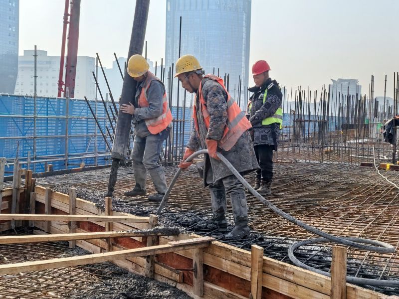 施工作業。中國五冶集團供圖