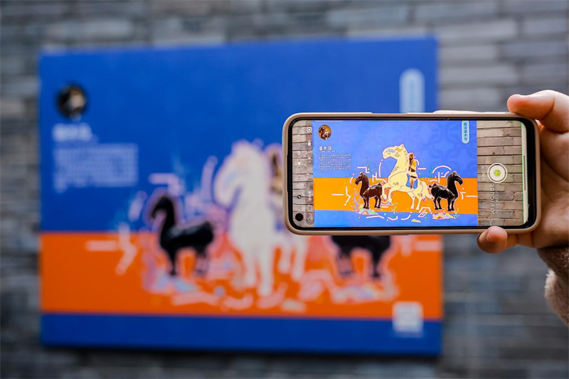 一位游客拍下精彩瞬間。主辦方供圖