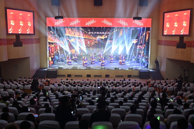 精彩的歌舞表演。朝天區融媒體中心供圖