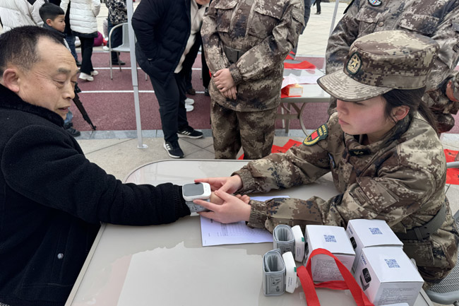 義診。蔣兵供圖