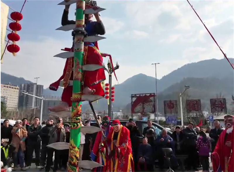 非遗“上刀山”。旺苍县融媒体中心供图