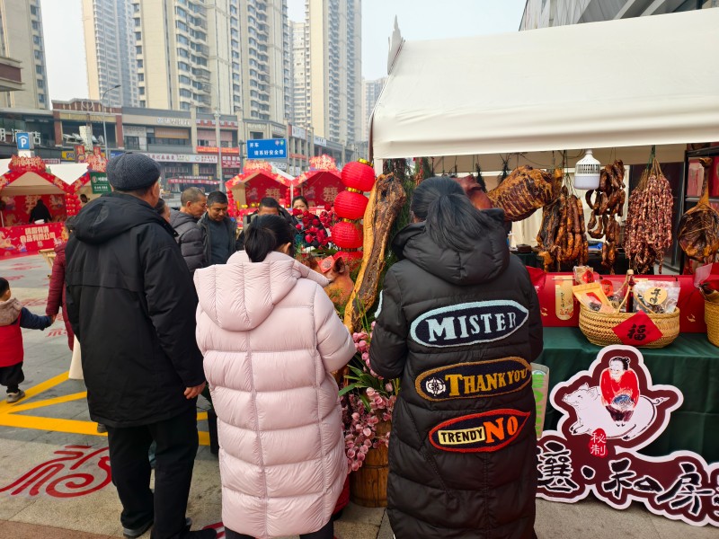 “非遗贺春·年味乐山”2026乐山新春年货大集展品丰富。乐山市融媒体中心供图