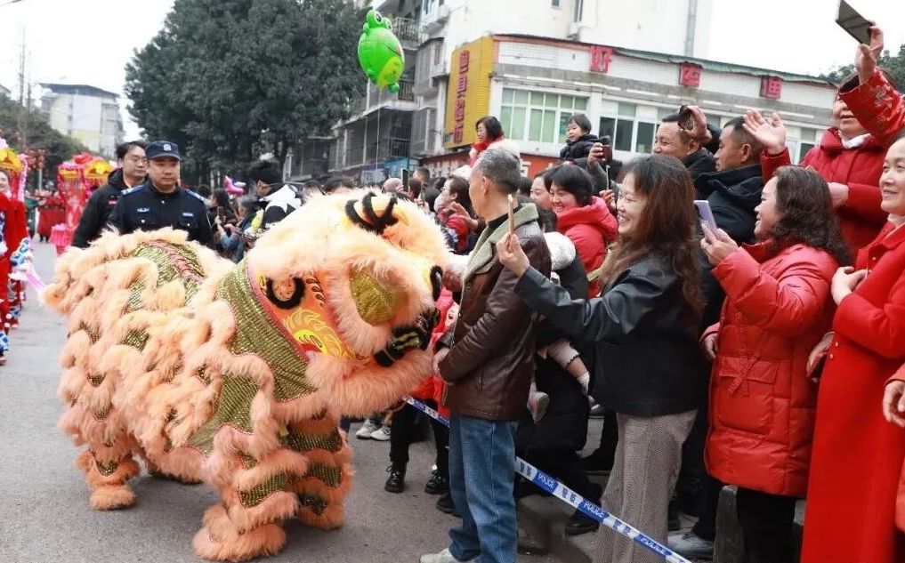 武胜县举行春节民俗文化巡游活动。武胜县融媒体中心供图
