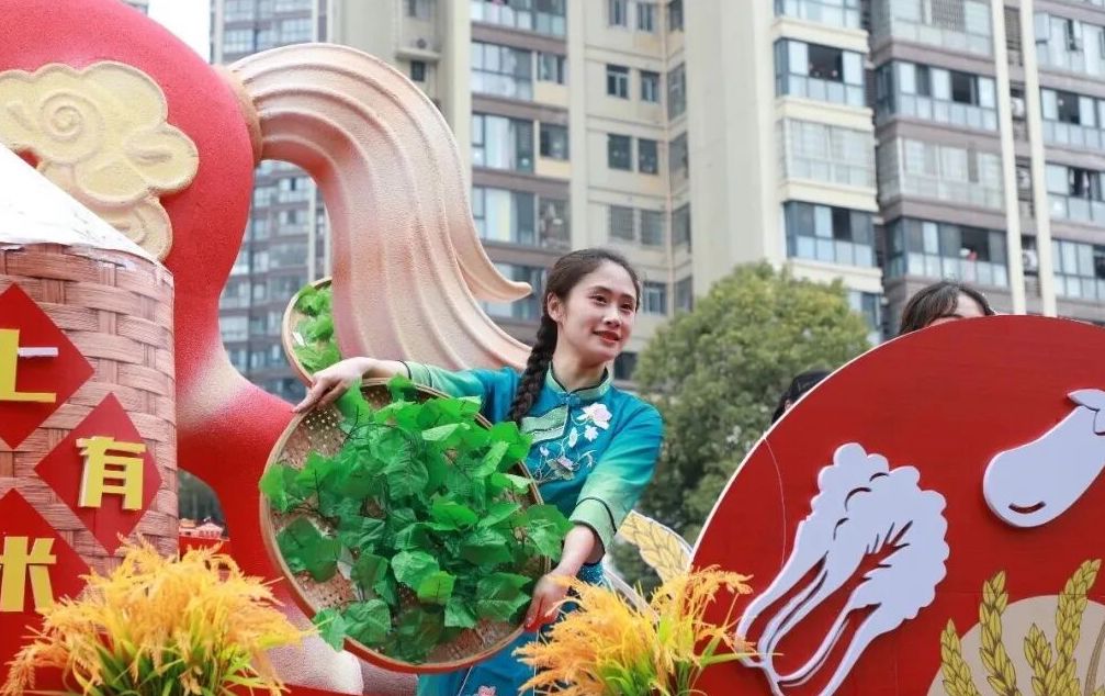 武胜县举行春节民俗文化巡游活动。武胜县融媒体中心供图