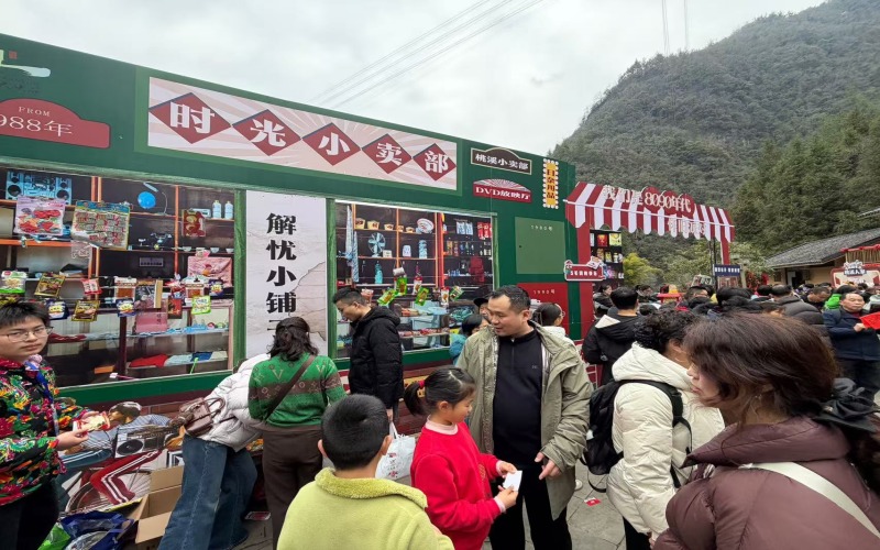 巴山大峡谷景区游客如织。宣汉县委宣传部供图