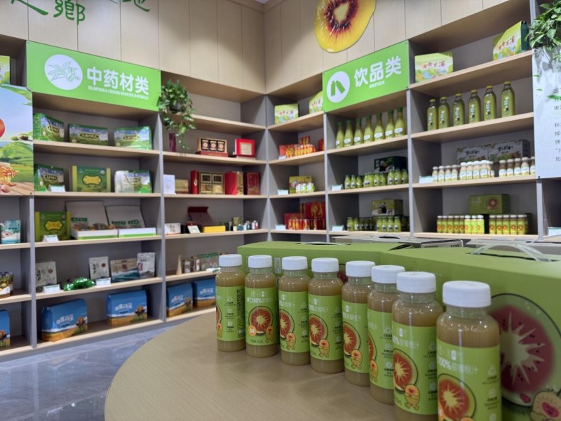NFC100%猕猴桃汁等产品。汪丽萍供图