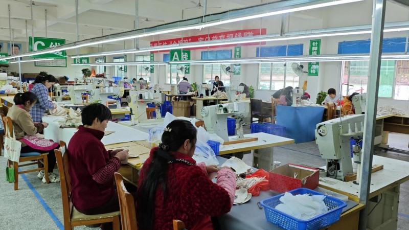 广元舒之恒鞋业有限公司东溪镇“振兴工坊”。汪丽萍供图
