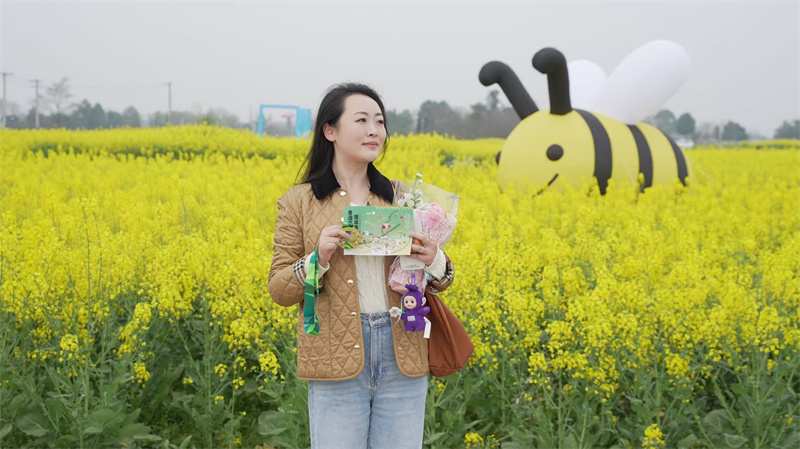 网络主播现场直播。冉宏伟供图