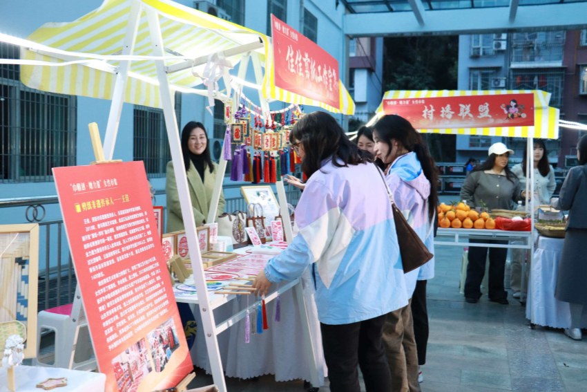 女性市集。唐玲摄
