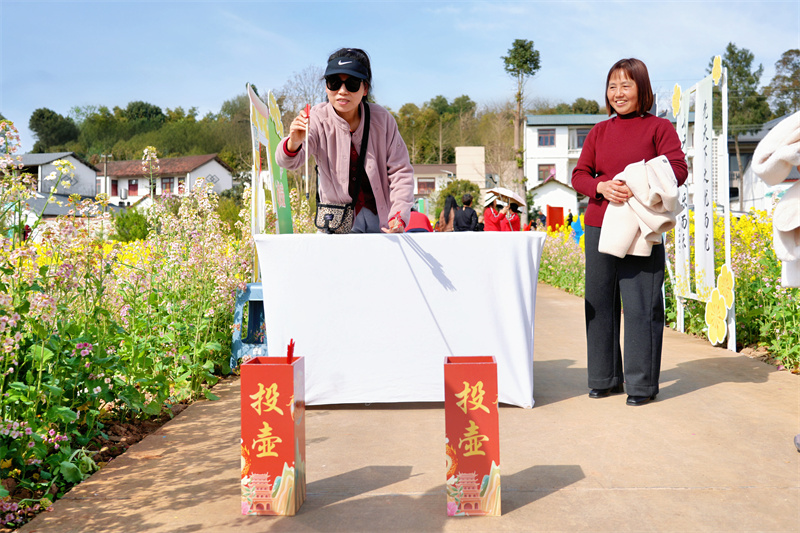 游客參與現場活動。羅江區融媒體中心供圖