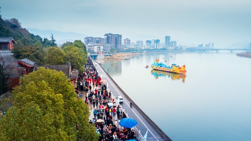 江上演出《鳳起利州》。張文良供圖