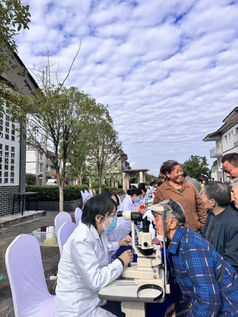 流動體檢現場。達川區委組織部供圖 