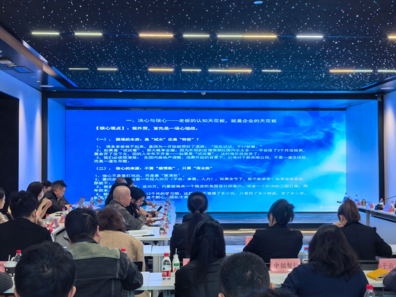 成都新西南陶瓷艺术股份公司总经理徐远江分享出海经验。人民网 袁曼倪摄