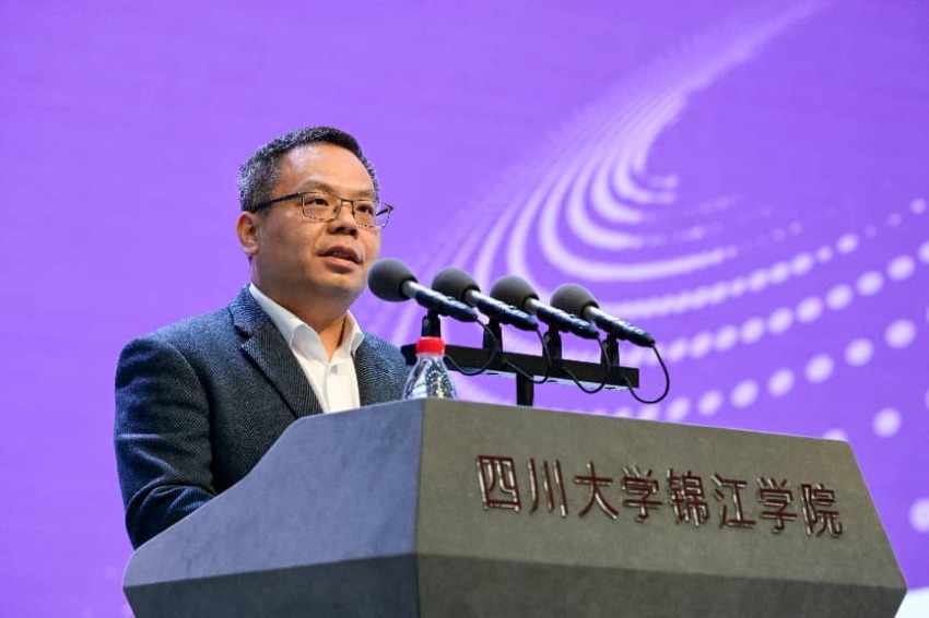 副校長何志偉就推動專業建設頂層戰略落地作具體部署。 鄭意翔攝