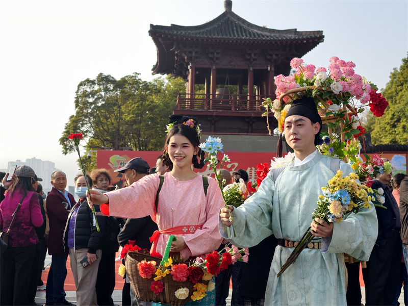 穿汉服体验。郭桂花供图