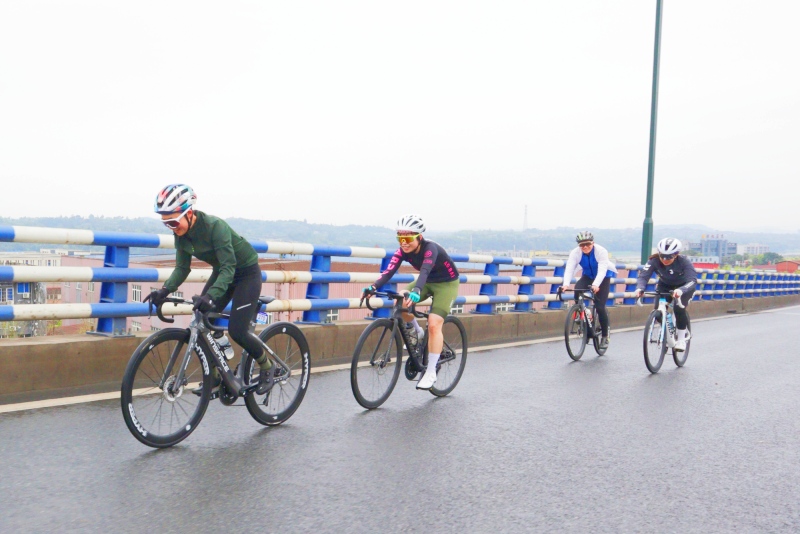 挑战组骑行比赛现场。主办方供图