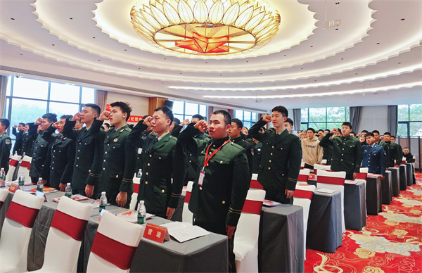 重溫退役誓詞。富順縣退役軍人事務局供圖