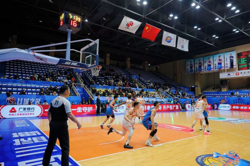 賽場內設置金融消保宣教橫幅。廣發銀行成都分行供圖