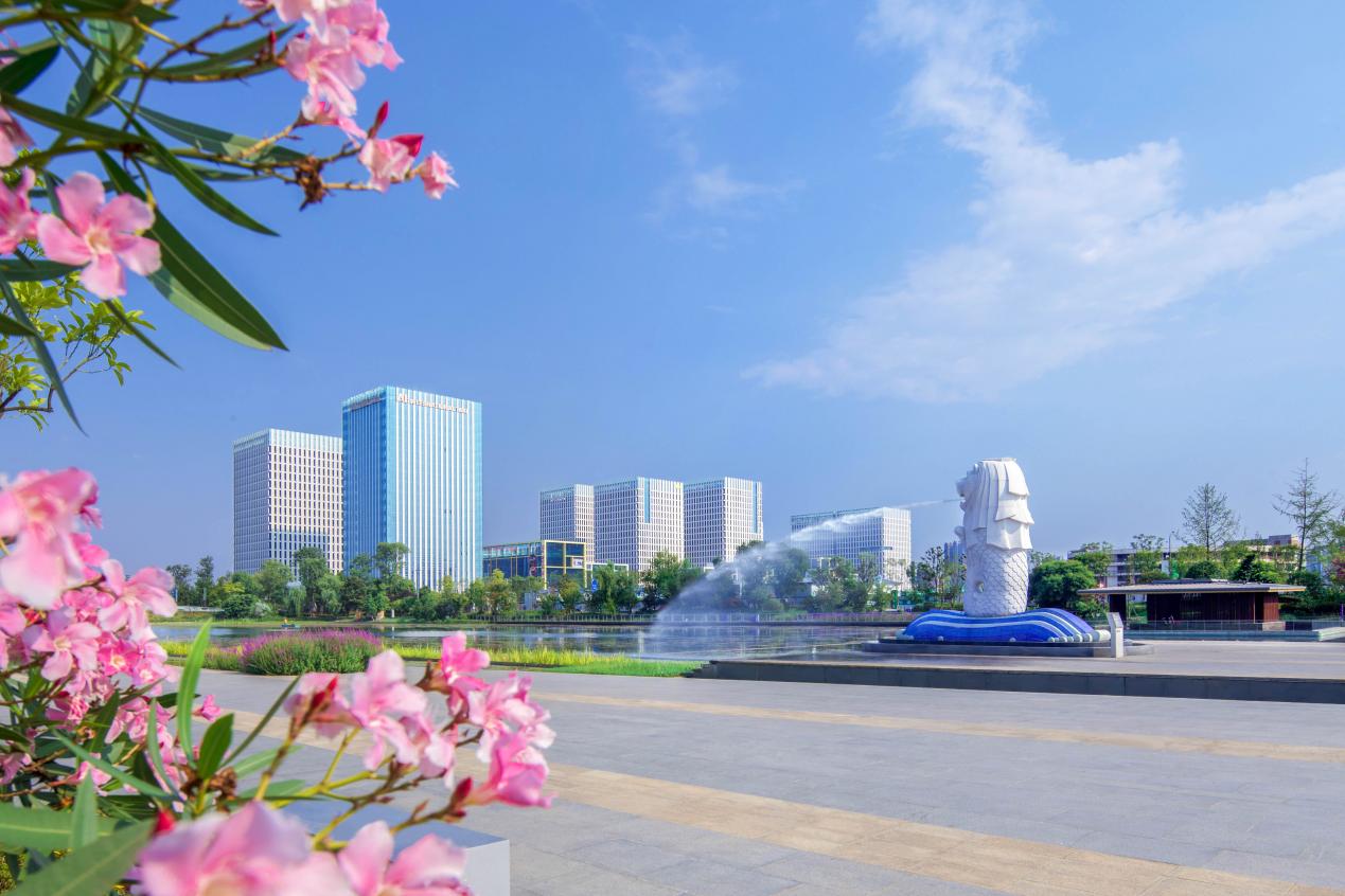 新川之心机器公园鱼尾狮雕塑。新川创新科技园供图