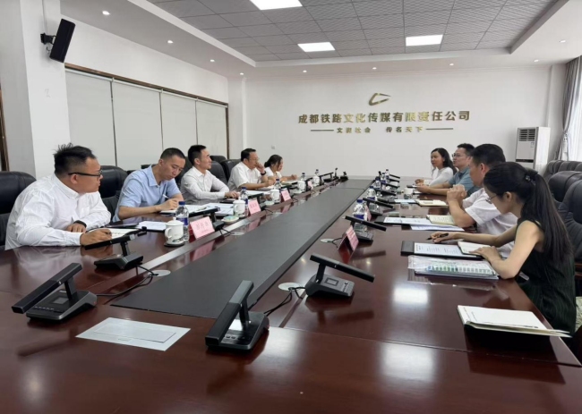 企业面对面沟通。金牛区行政审批局供图
