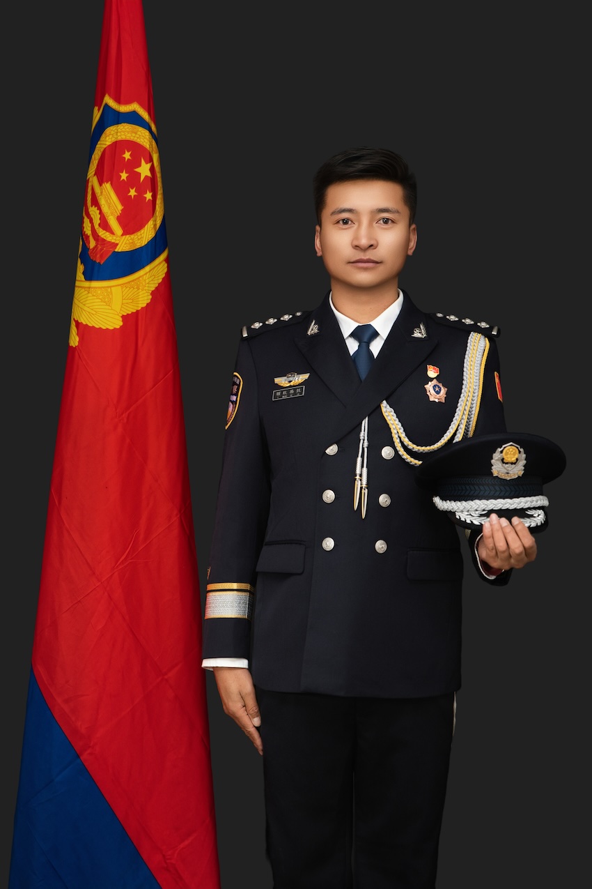 阿坝州红原县公安局民警额旺格拉。阿坝州公安局供图