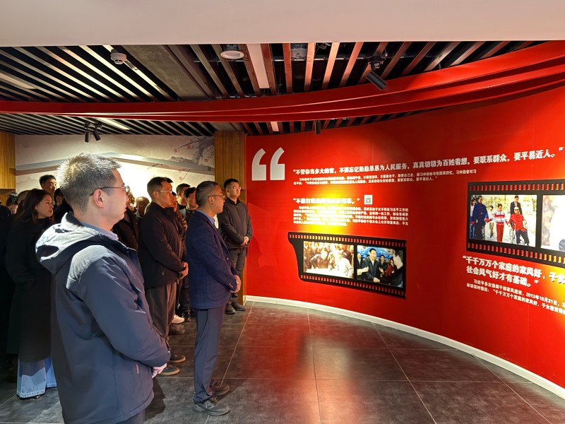 党员干部在川北家风馆学习。张文良供图