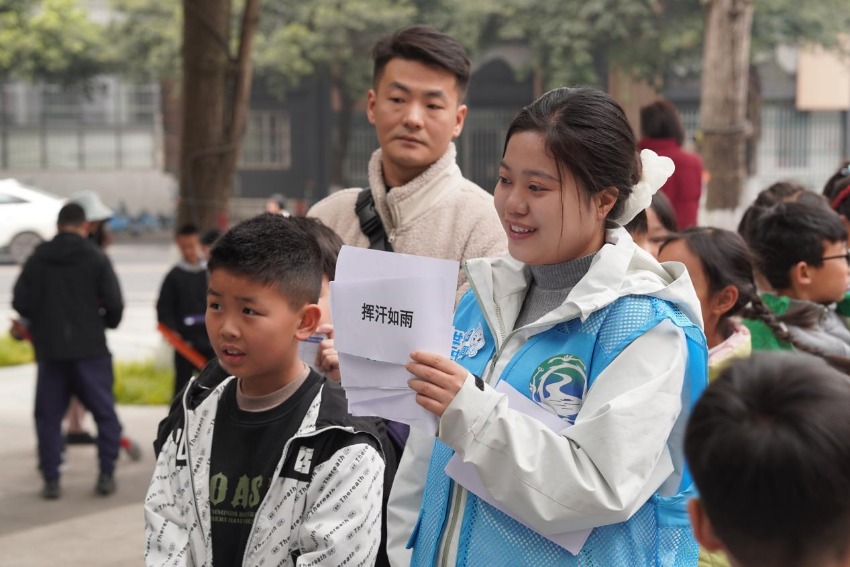 “你比我猜”游戏活动。张敏摄