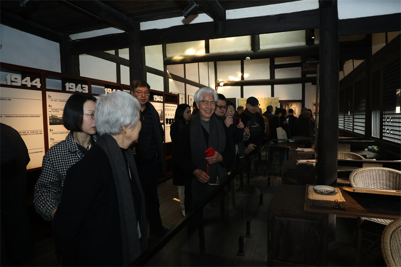 参观中国营造学社旧址。翠屏区融媒体中心供图