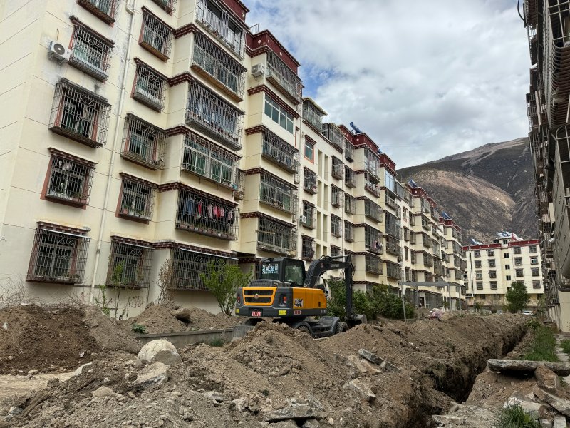 施工现场。巴塘县委宣传部供图