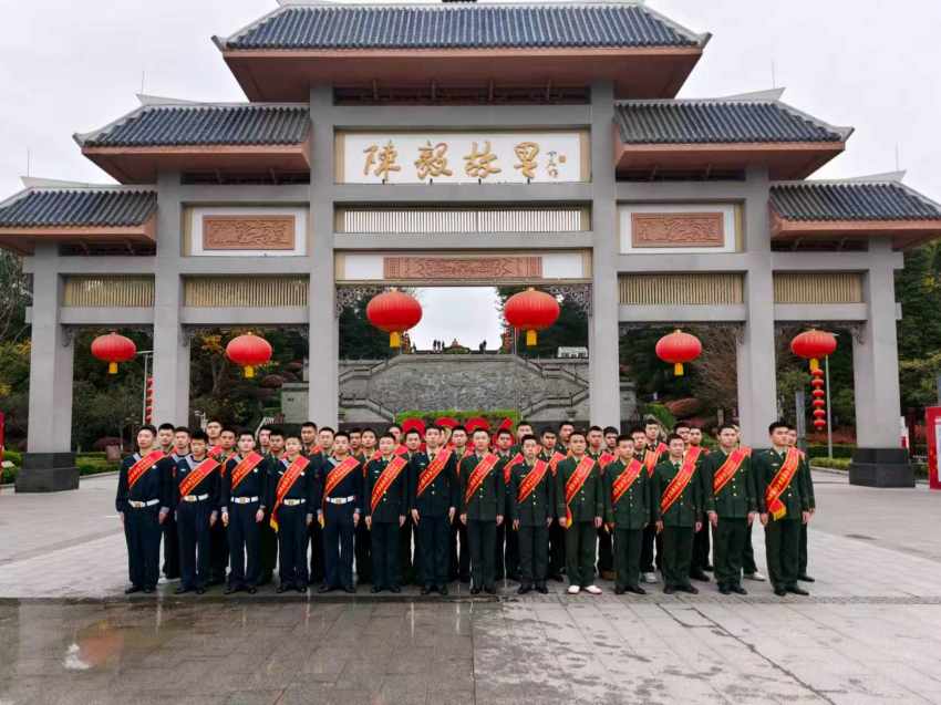 参观陈毅故里景区。乐至县宣传部供图