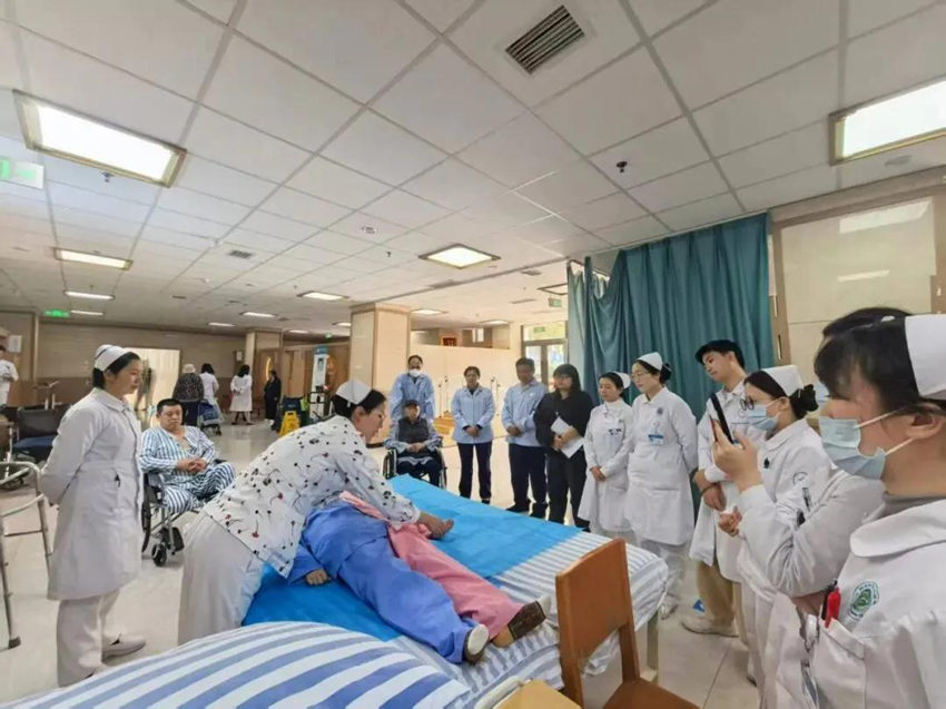 培训现场。四川省第二中医医院供图