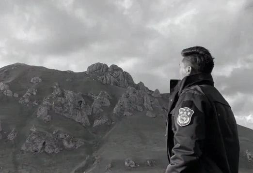 草原上的“黑猫警长”