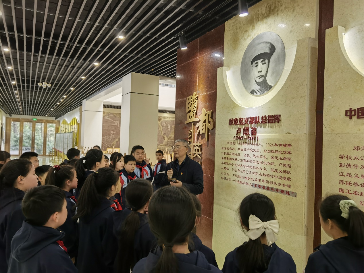 军休干部红色宣讲。自贡市军休所供图