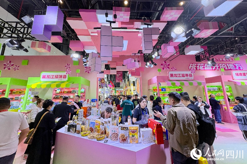 第114届全国糖酒商品交易会现场。人民网记者 朱虹摄