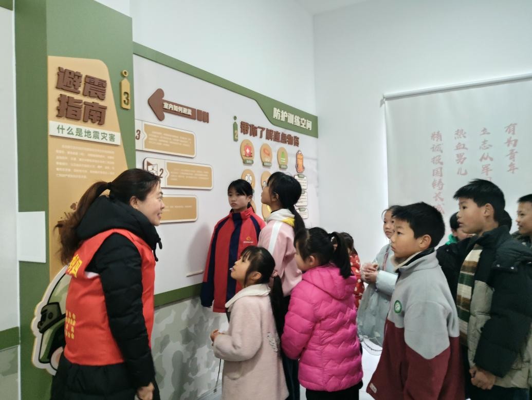 青少年国防动员科普宣传。自贡市委社会工作部供图