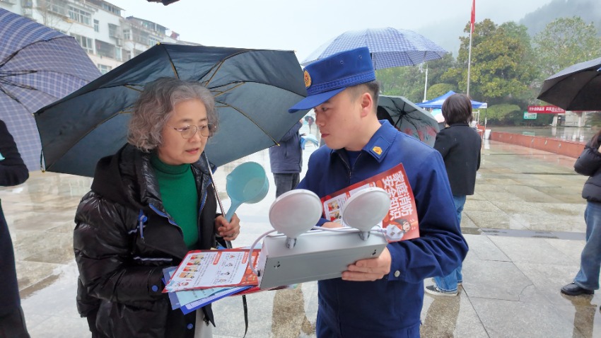 宣讲消防安全知识。广元市消防救援局供图