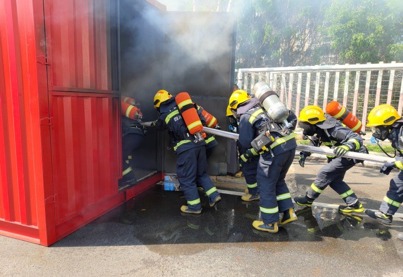 真火实训。攀枝花消防救援支队供图