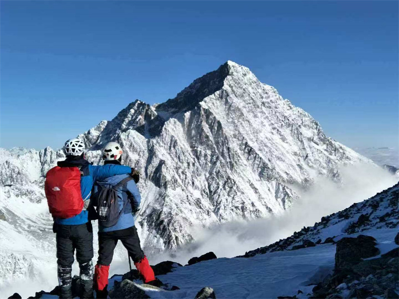 三奥雪山山峰。黑水县委宣传部供图