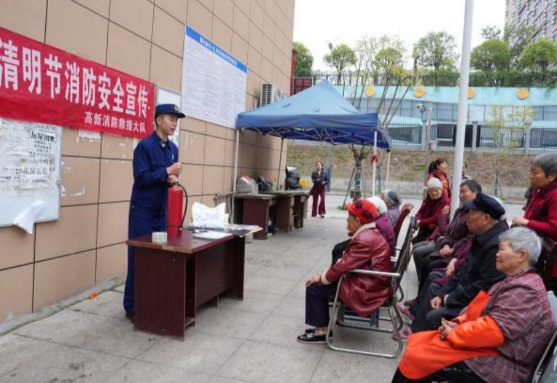 消防宣讲进社区。资阳高新消防救援大队供图