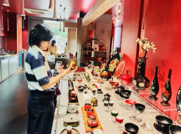 大旗茶馆内的文化体验区。陈静供图