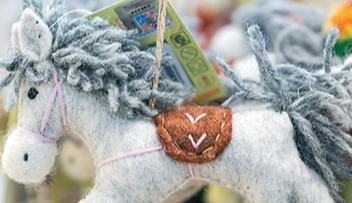 小包挂，何以成年輕人“心頭好”？