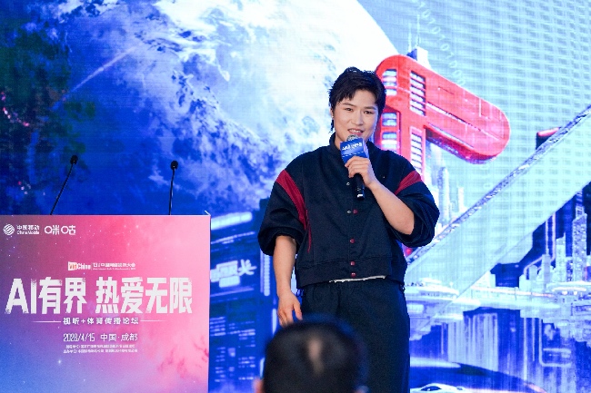 综合格斗世界冠军张伟丽现场分享。主办方供图
