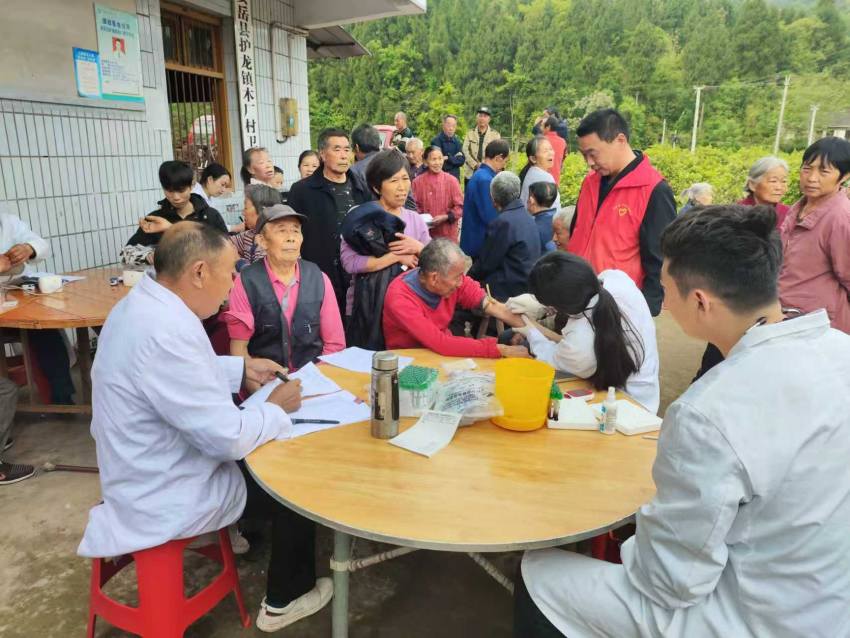 免费体检志愿服务活动。陈金容摄