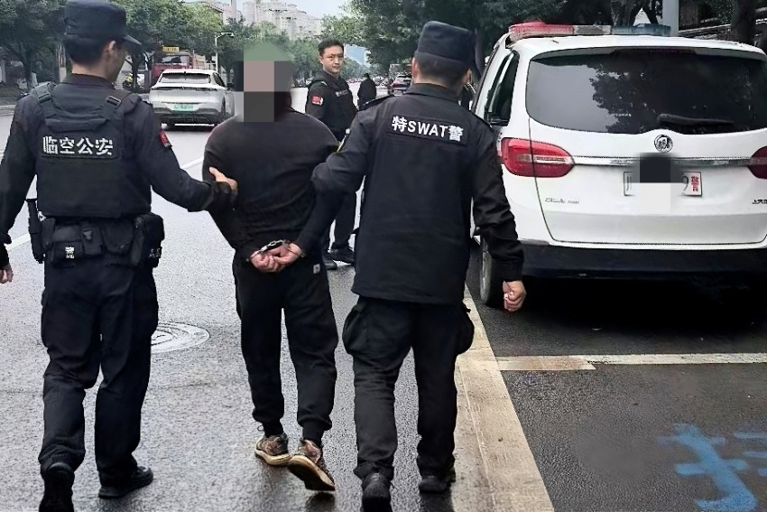 民警在遂宁船山区抓获嫌疑人。资阳市公安局临空经济区分局雁江派出所供图
