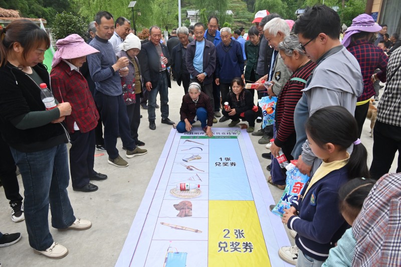 “识具明理”农具竞技赛。朝天区融媒体中心供图